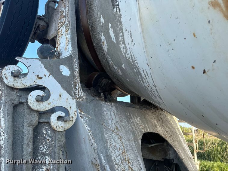 image for item DN3251 1999 Sterling  L9511 ready mix truck