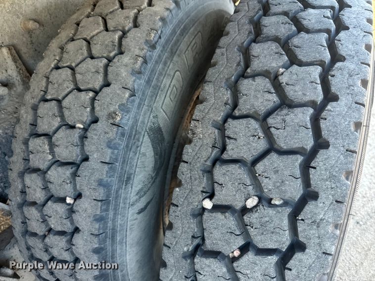 image for item DN3251 1999 Sterling  L9511 ready mix truck