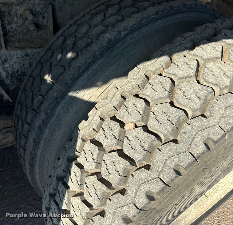 image for item DN3251 1999 Sterling  L9511 ready mix truck