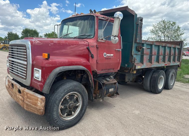 image for item DN3252 1989 Ford LT9000 dump truck