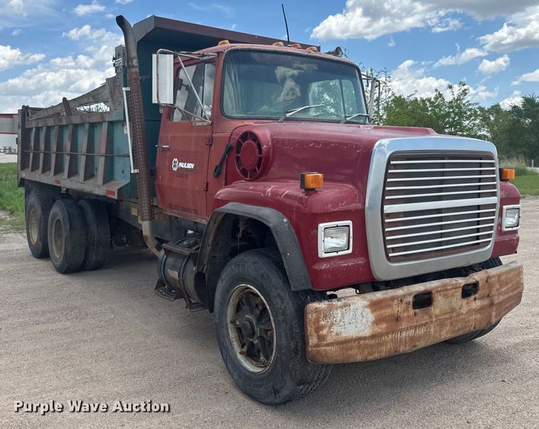 image for item DN3252 1989 Ford LT9000 dump truck