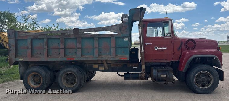 image for item DN3252 1989 Ford LT9000 dump truck