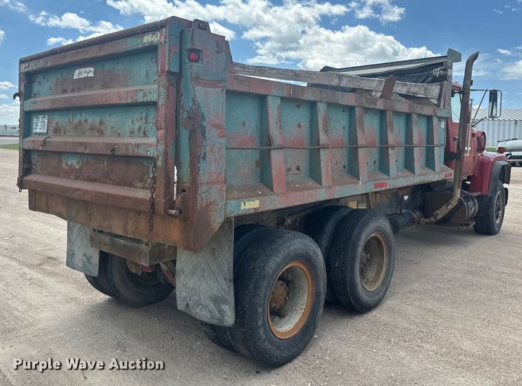 image for item DN3252 1989 Ford LT9000 dump truck