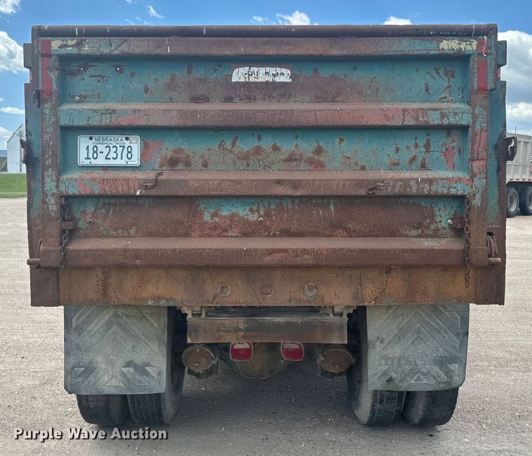 image for item DN3252 1989 Ford LT9000 dump truck