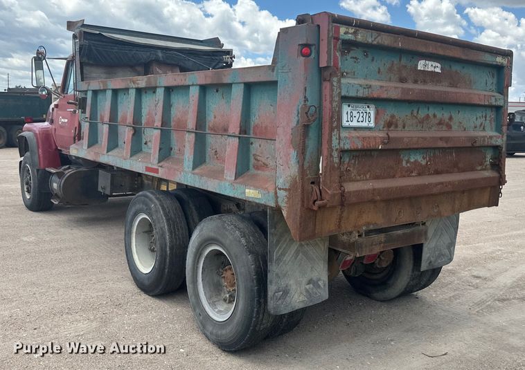 image for item DN3252 1989 Ford LT9000 dump truck