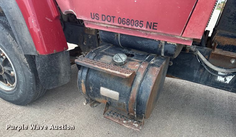 image for item DN3252 1989 Ford LT9000 dump truck
