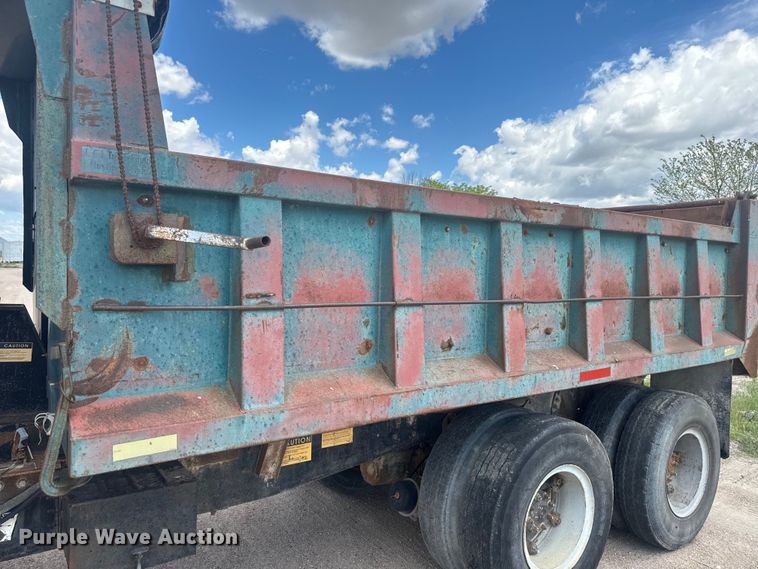 image for item DN3252 1989 Ford LT9000 dump truck