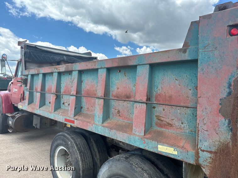 image for item DN3252 1989 Ford LT9000 dump truck