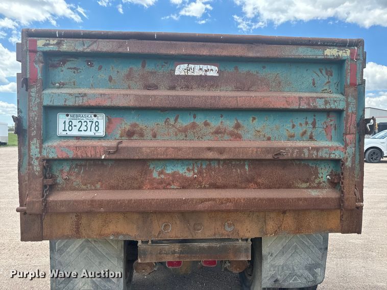 image for item DN3252 1989 Ford LT9000 dump truck