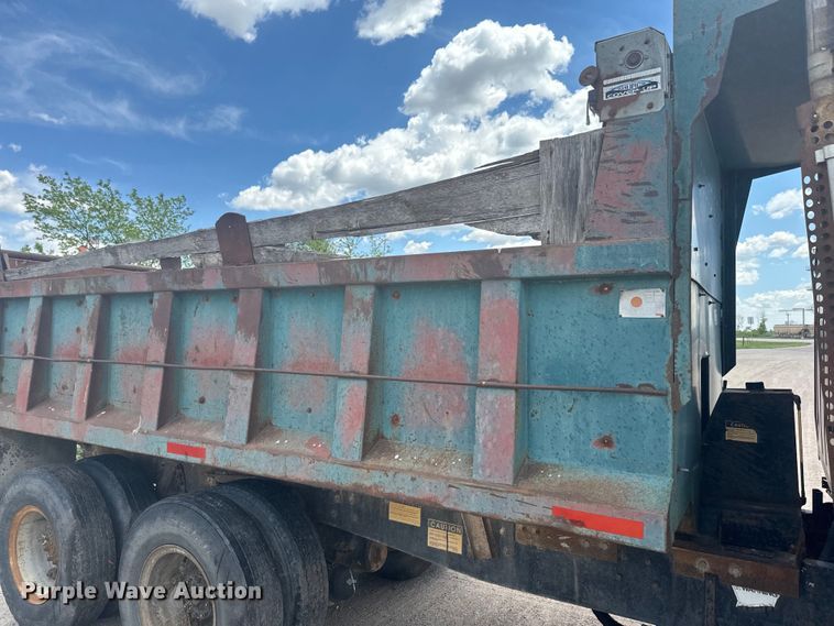 image for item DN3252 1989 Ford LT9000 dump truck