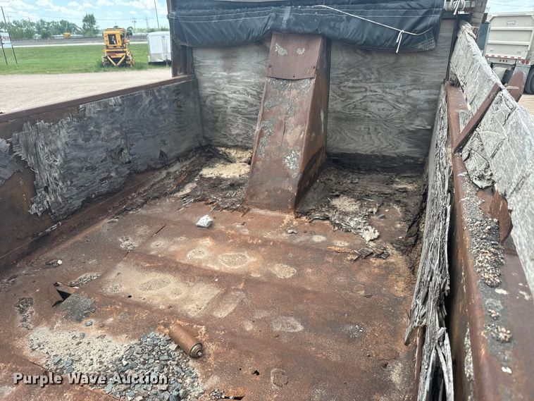 image for item DN3252 1989 Ford LT9000 dump truck