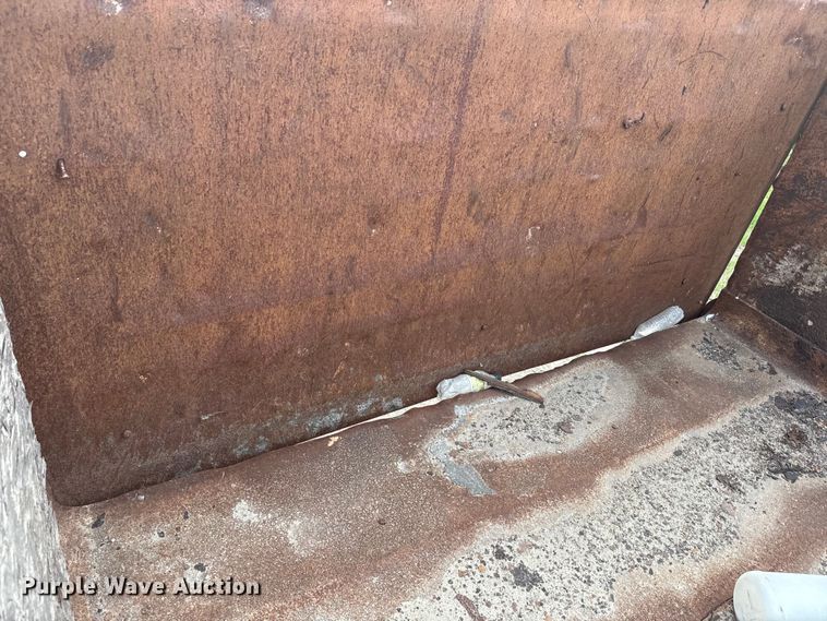 image for item DN3252 1989 Ford LT9000 dump truck