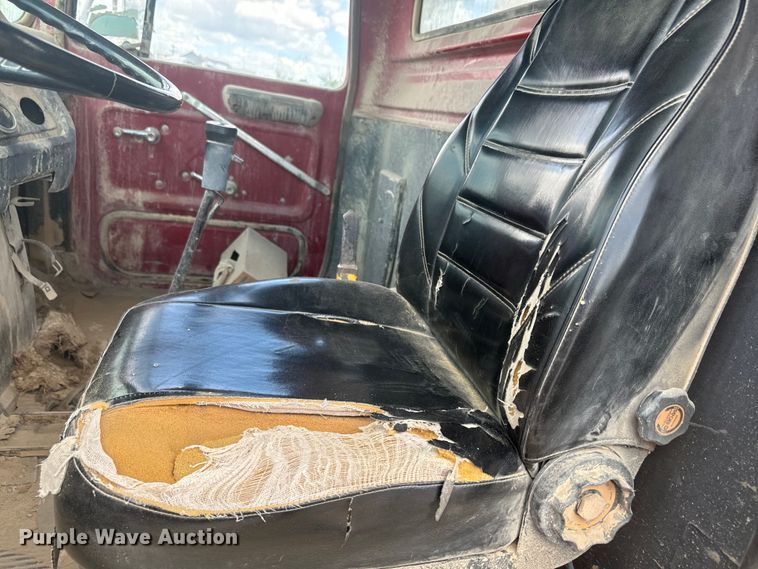 image for item DN3252 1989 Ford LT9000 dump truck