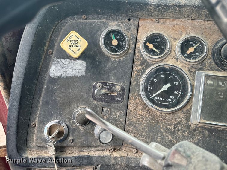 image for item DN3252 1989 Ford LT9000 dump truck