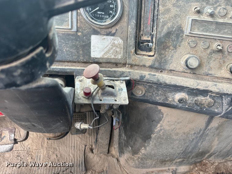 image for item DN3252 1989 Ford LT9000 dump truck