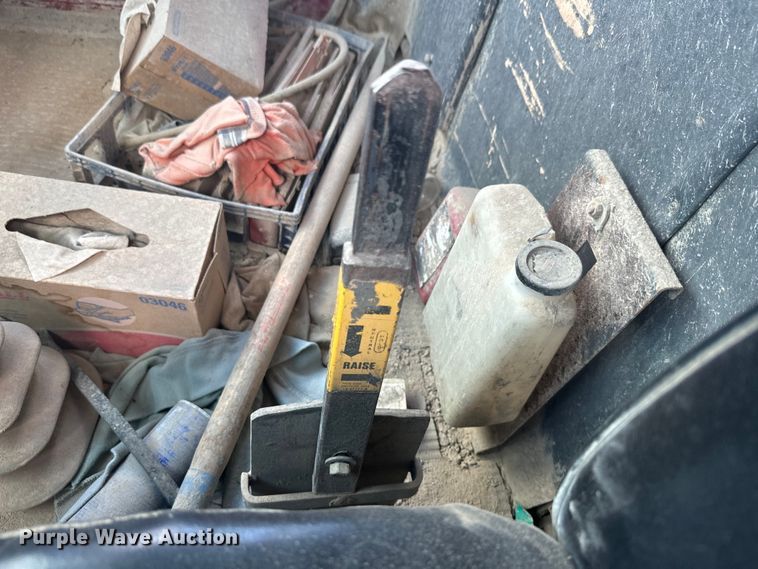 image for item DN3252 1989 Ford LT9000 dump truck