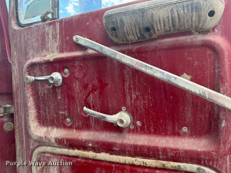 image for item DN3252 1989 Ford LT9000 dump truck