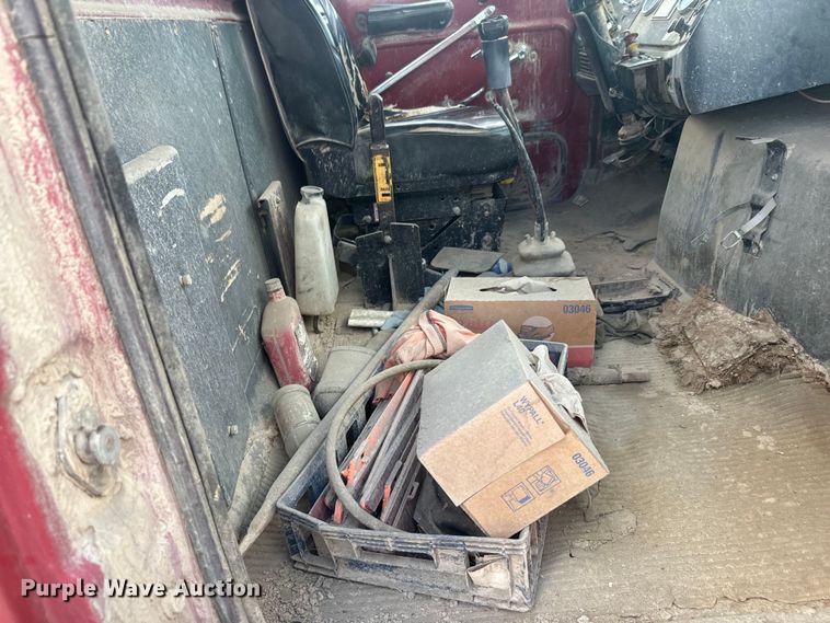 image for item DN3252 1989 Ford LT9000 dump truck