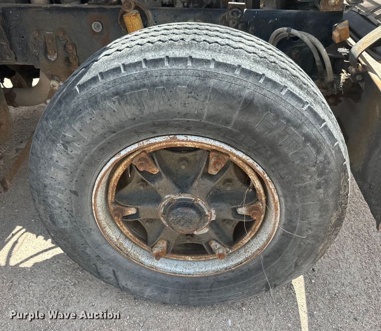 image for item DN3252 1989 Ford LT9000 dump truck