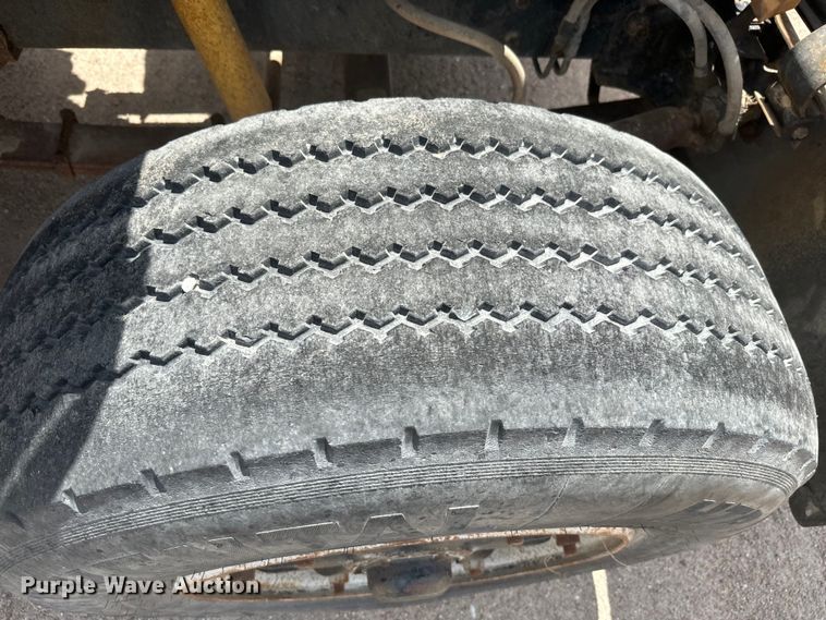 image for item DN3252 1989 Ford LT9000 dump truck