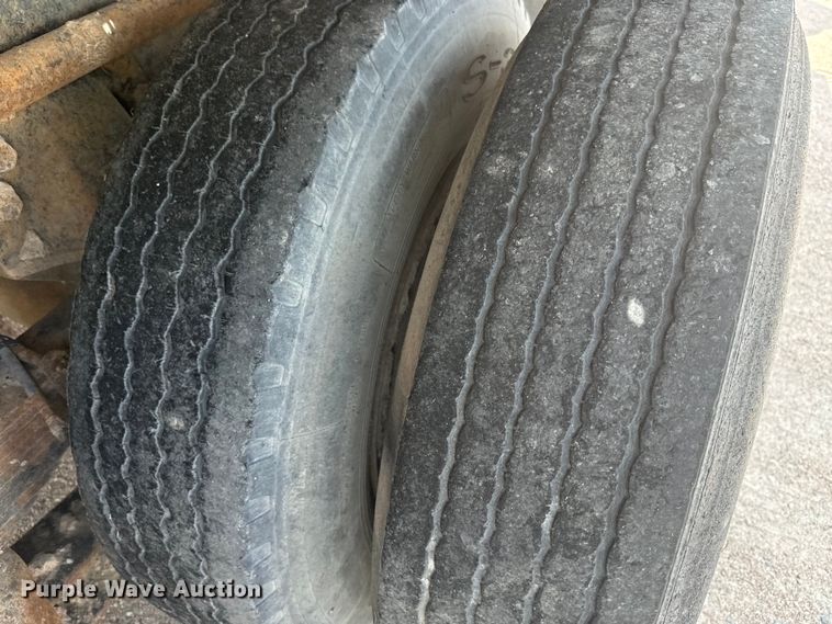 image for item DN3252 1989 Ford LT9000 dump truck