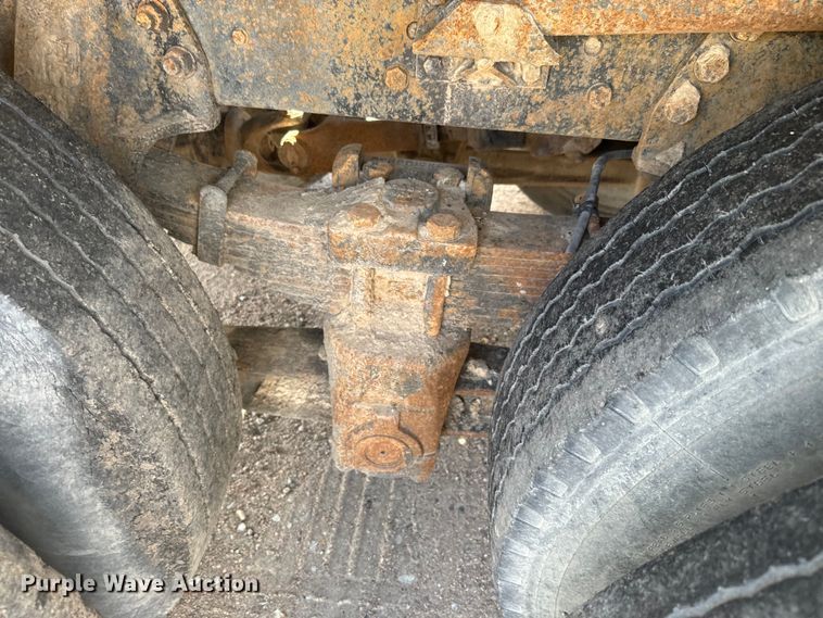 image for item DN3252 1989 Ford LT9000 dump truck