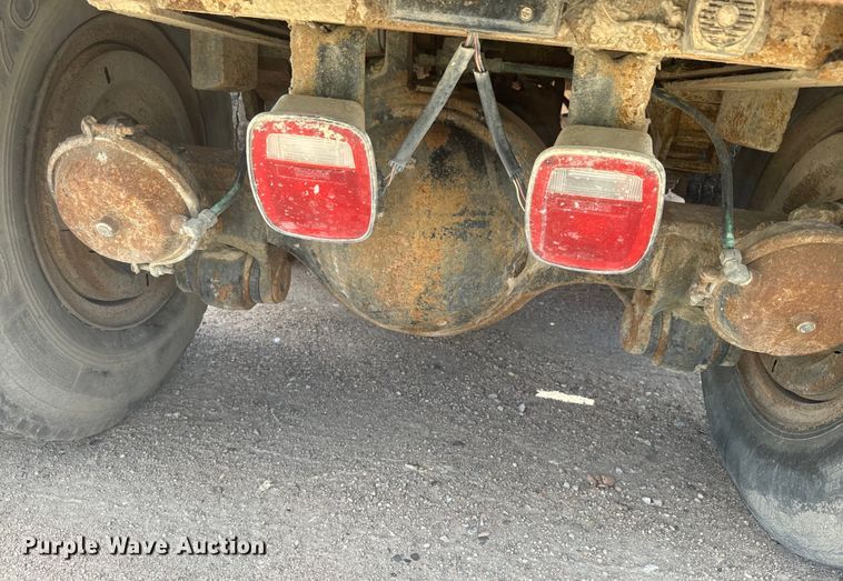 image for item DN3252 1989 Ford LT9000 dump truck