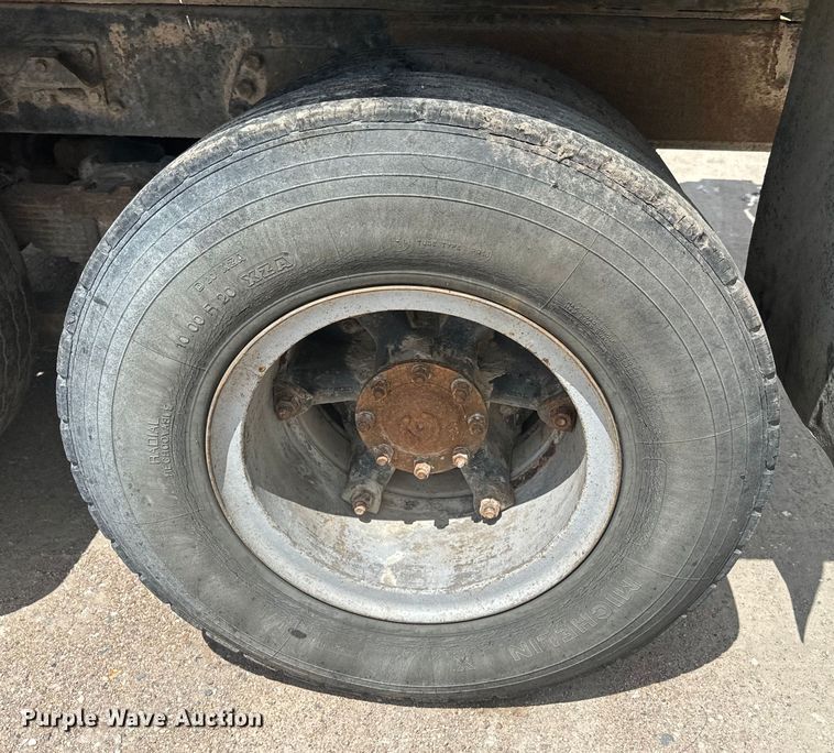 image for item DN3252 1989 Ford LT9000 dump truck