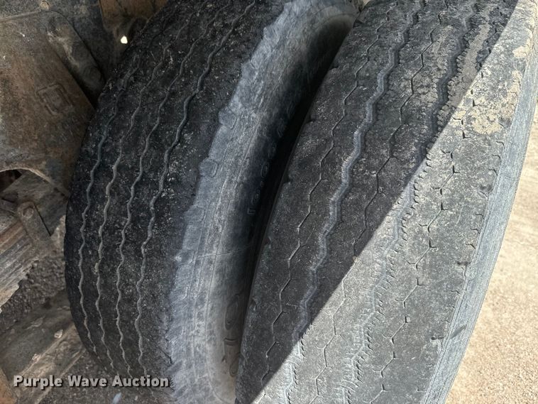 image for item DN3252 1989 Ford LT9000 dump truck