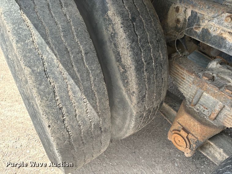 image for item DN3252 1989 Ford LT9000 dump truck