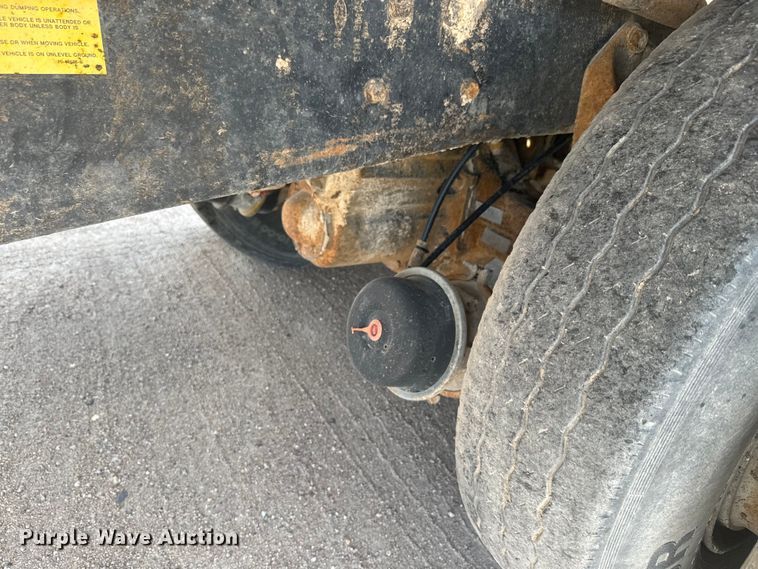 image for item DN3252 1989 Ford LT9000 dump truck