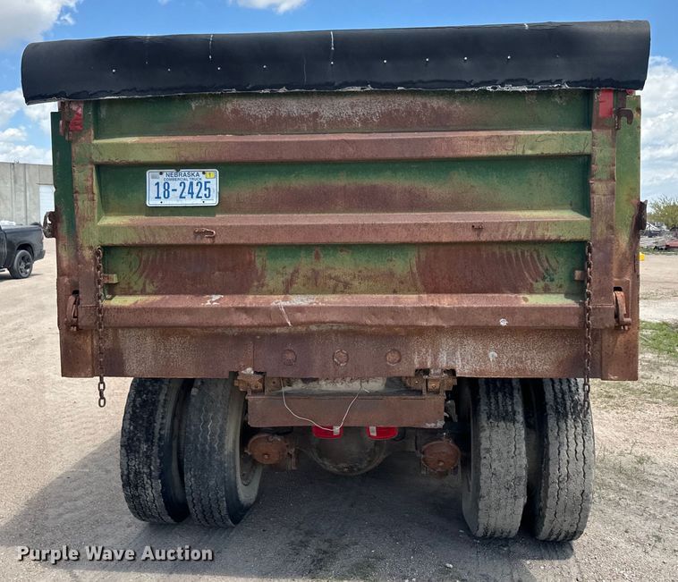image for item DN3254 1989 Ford LT9000 dump truck