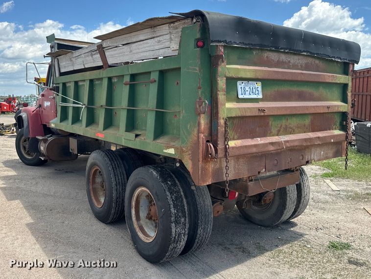 image for item DN3254 1989 Ford LT9000 dump truck