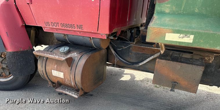 image for item DN3254 1989 Ford LT9000 dump truck