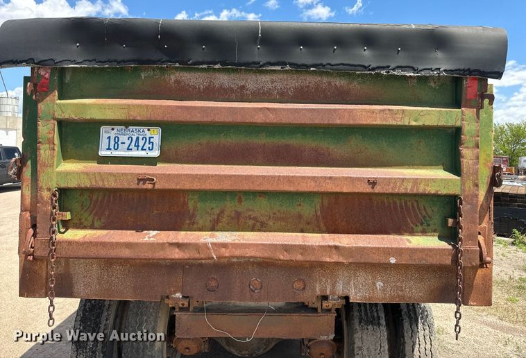 image for item DN3254 1989 Ford LT9000 dump truck