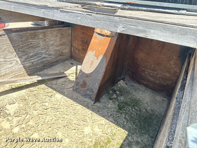 image for item DN3254 1989 Ford LT9000 dump truck