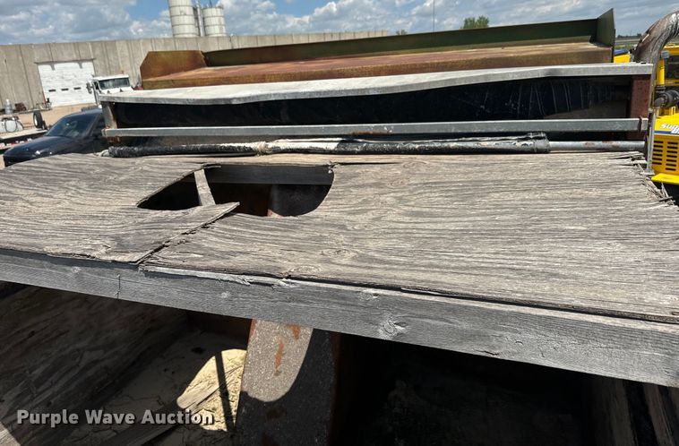 image for item DN3254 1989 Ford LT9000 dump truck