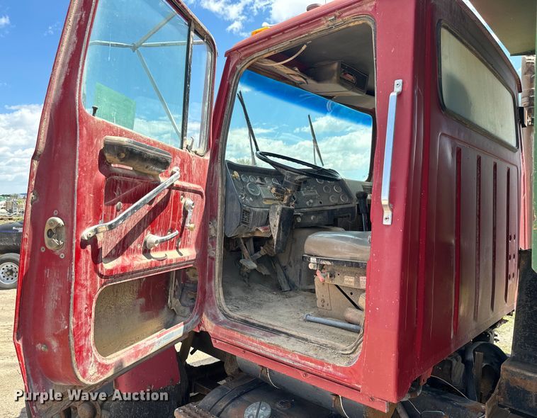 image for item DN3254 1989 Ford LT9000 dump truck