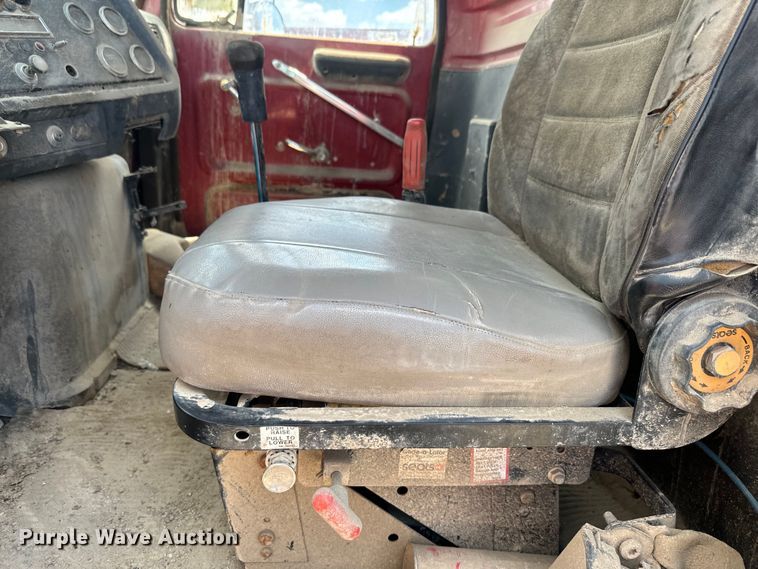 image for item DN3254 1989 Ford LT9000 dump truck