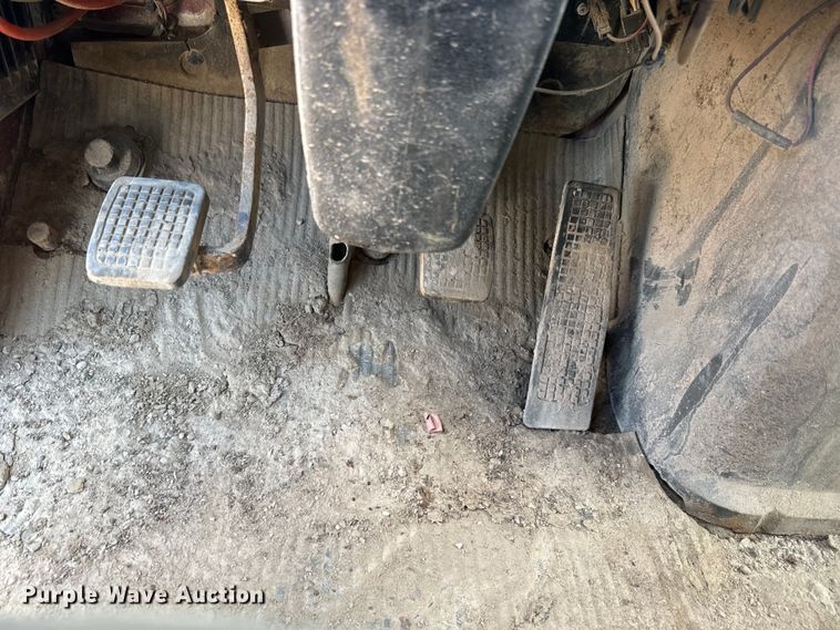 image for item DN3254 1989 Ford LT9000 dump truck