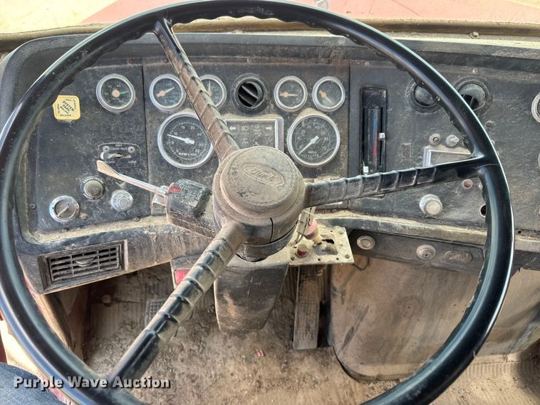 image for item DN3254 1989 Ford LT9000 dump truck