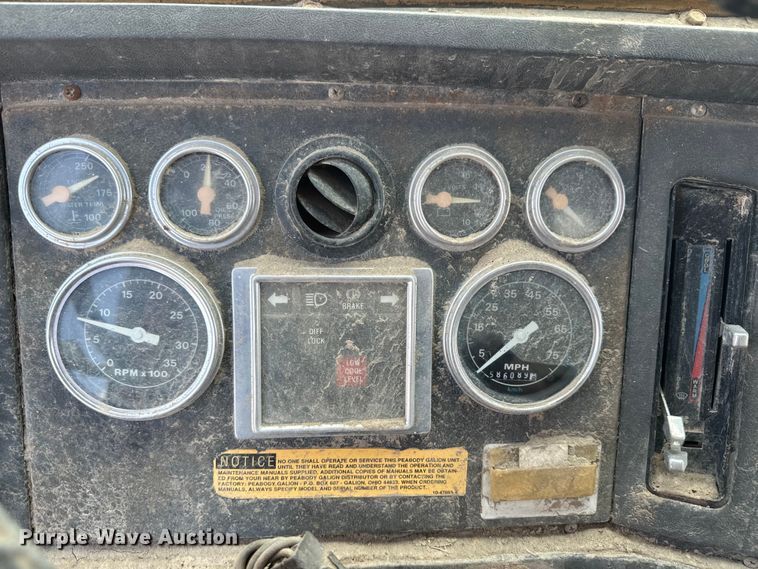 image for item DN3254 1989 Ford LT9000 dump truck