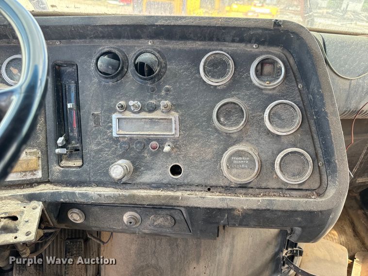 image for item DN3254 1989 Ford LT9000 dump truck