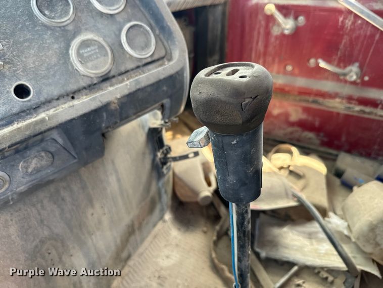 image for item DN3254 1989 Ford LT9000 dump truck