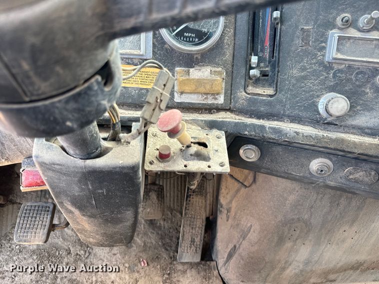 image for item DN3254 1989 Ford LT9000 dump truck