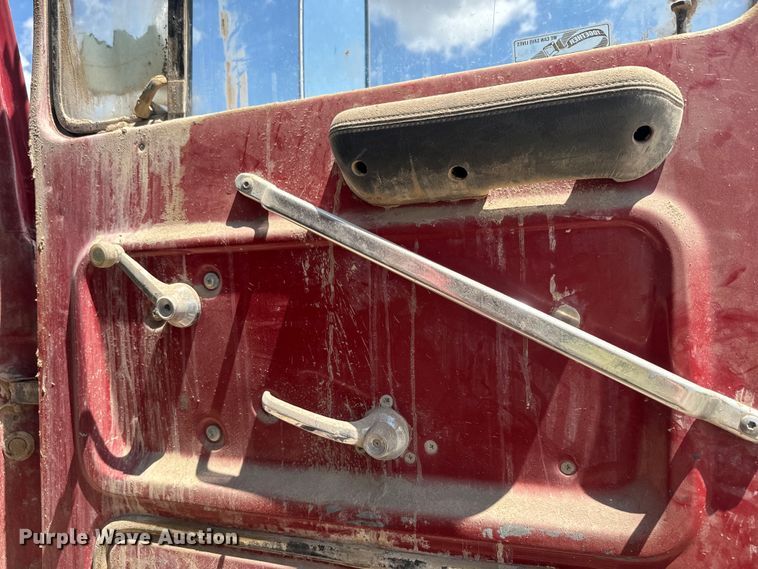 image for item DN3254 1989 Ford LT9000 dump truck