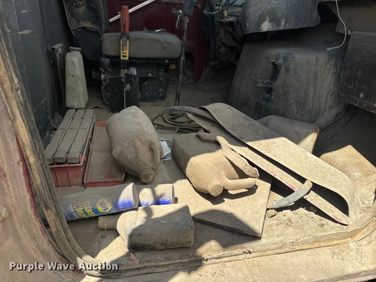 image for item DN3254 1989 Ford LT9000 dump truck