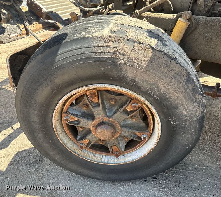 image for item DN3254 1989 Ford LT9000 dump truck