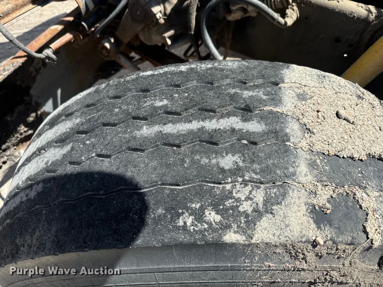 image for item DN3254 1989 Ford LT9000 dump truck