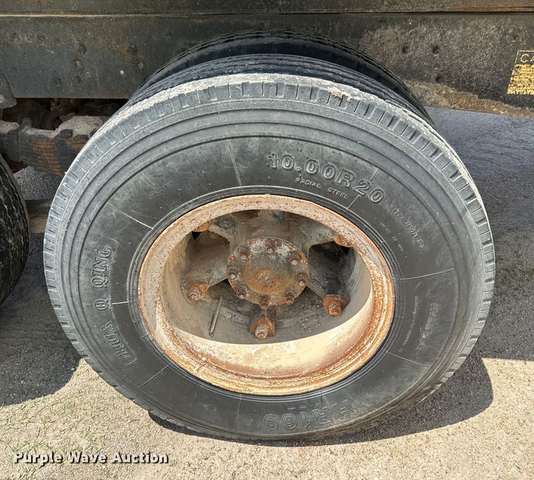 image for item DN3254 1989 Ford LT9000 dump truck